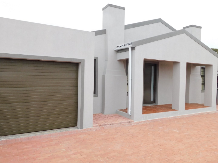 To Let 3 Bedroom Property for Rent in Gustrouw Western Cape